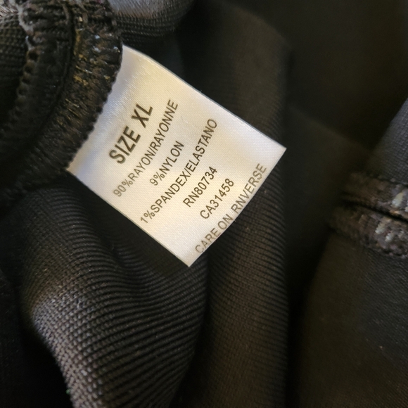 Black tribal print body con skirt. XL - Picture 2 of 3